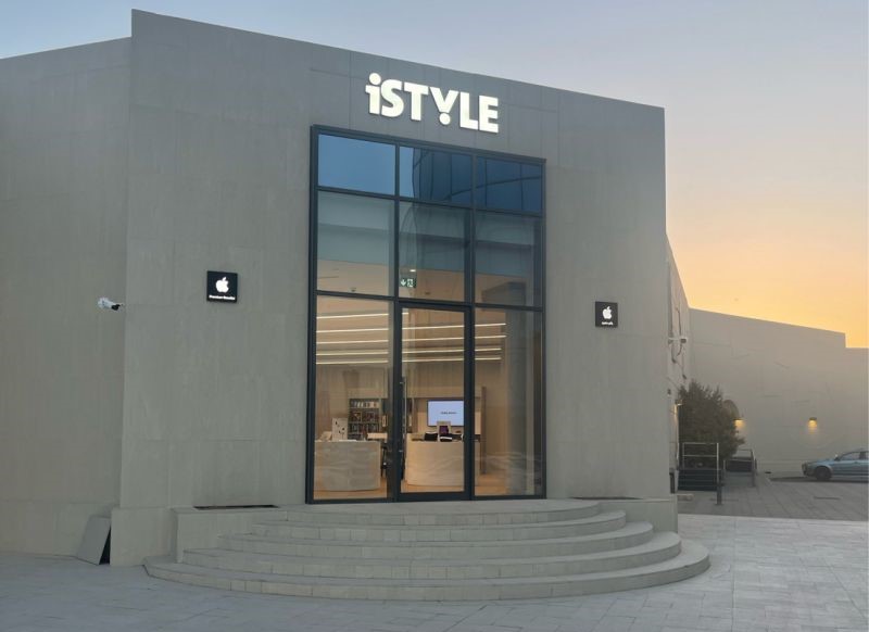 a hi-tech store seen from the outside