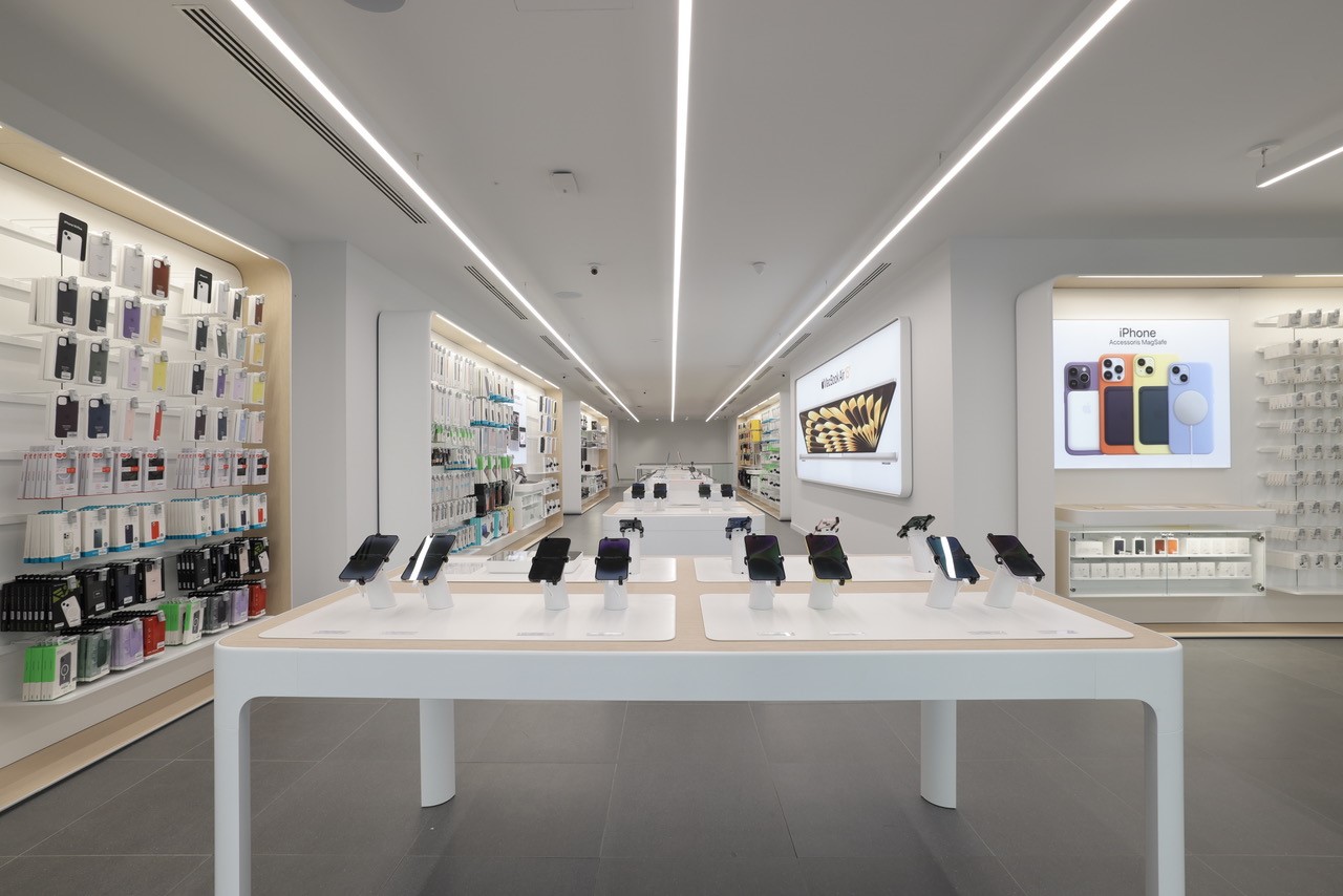 intérieur du magasin de haute technologie