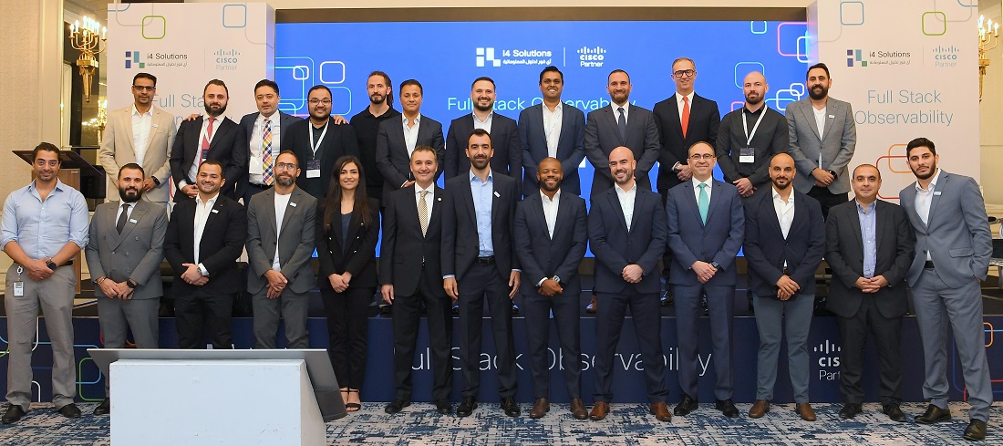 photo de groupe prise lors d'une conférence 