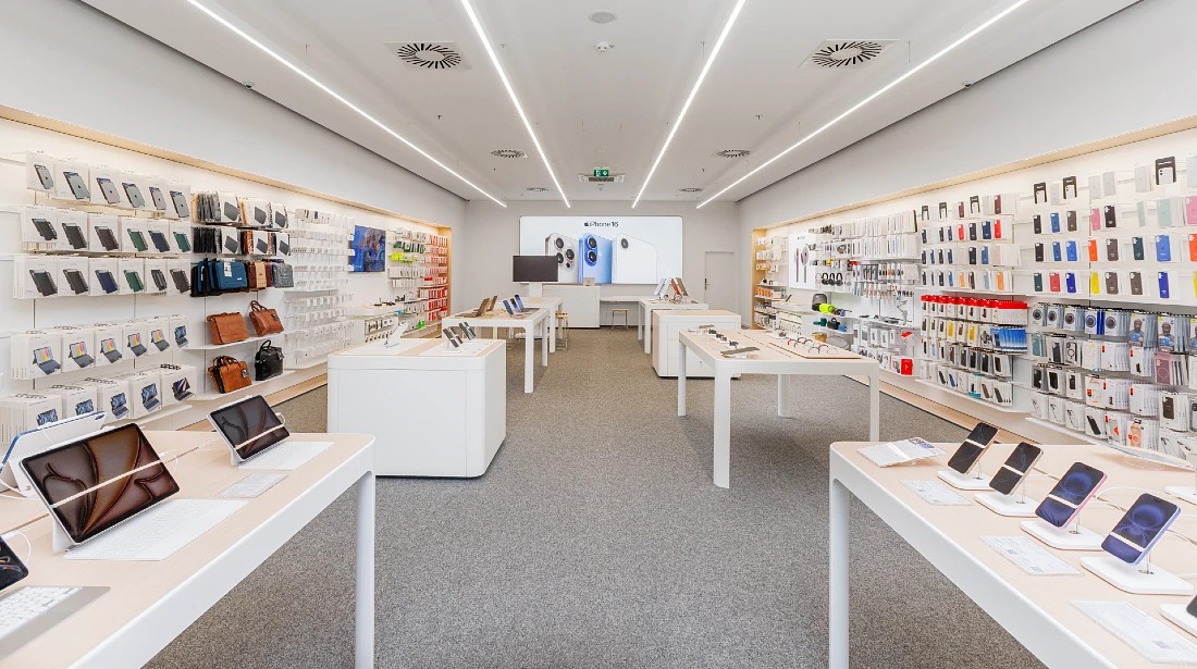 Intérieur d’une boutique high-tech. 