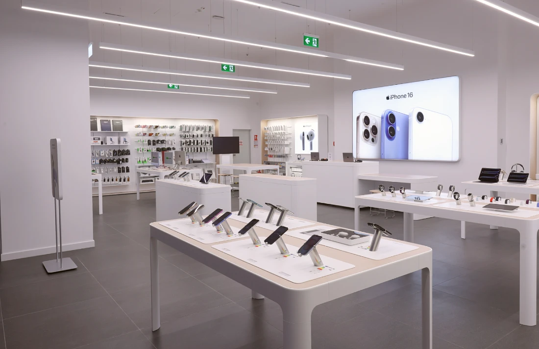 Intérieur d'un magasin high-tech