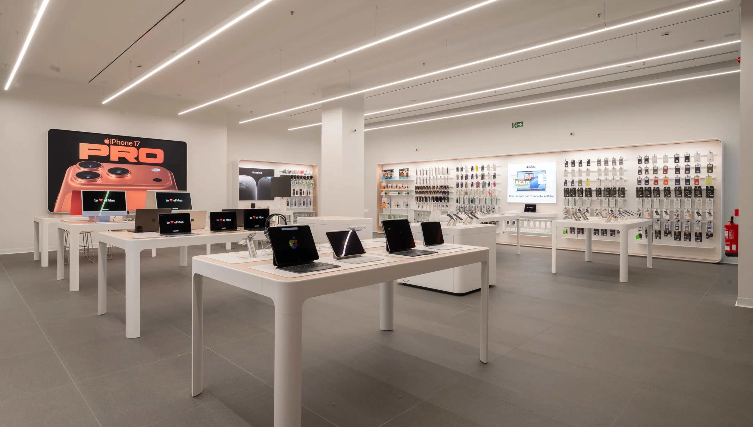 Intérieur d'un magasin high-tech